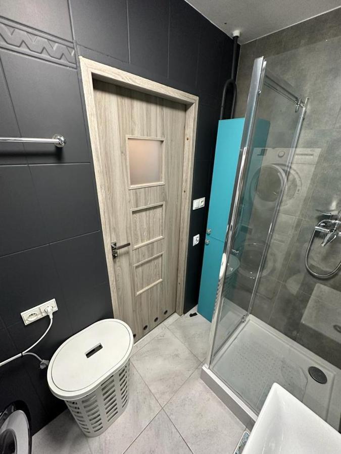 Ommpbooking Wspolna Lazienka Częstochowa Exterior foto